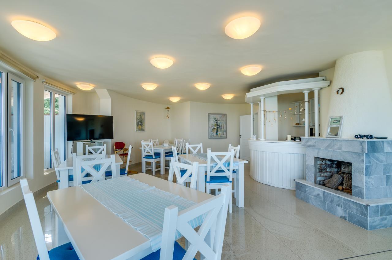 Villa White Dove Golden Sands Exteriör bild